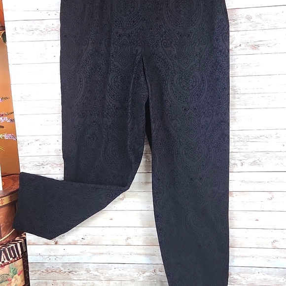 Talbot, Women's black floral Embroidered, side zipper, high rise pants. Size 16. - Picture 9 of 11